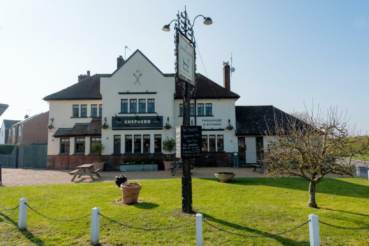 The Shepherd At Langham Boxted  Bagian luar foto